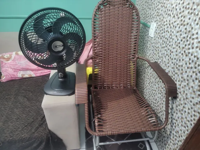 Cadeira de embalo+ ventilador 250,00