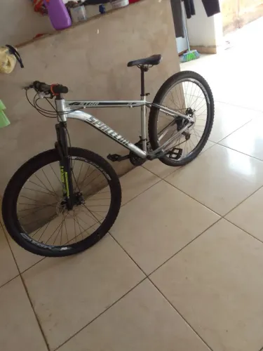 vendo Bike 21 marchas 500 reais para vender logo * zap