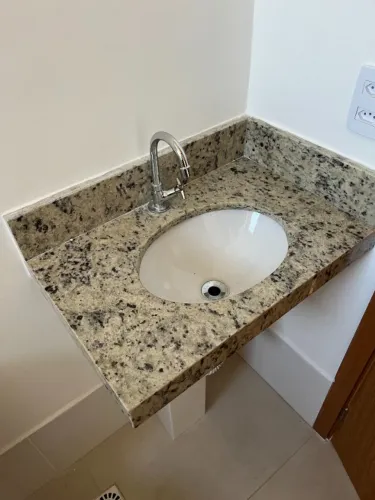 Bancada de Granito para Banheiro com Cuba e Torneira