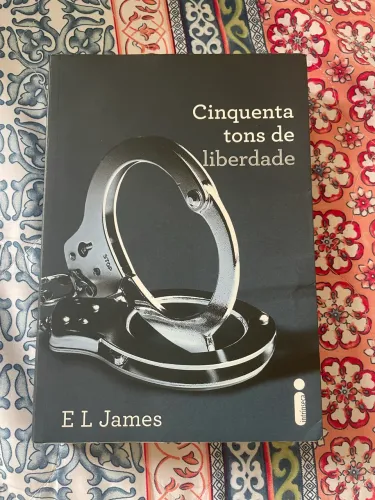 LIVRO CINQUENTA TONS DE LIBERDADE | EM ÓTIMO ESTADO!