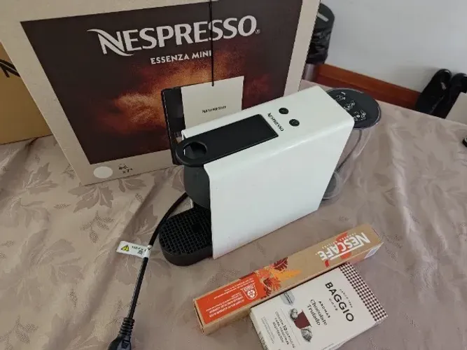 Cafeteira Nespresso Essenza Mini 127 volts na cor branca