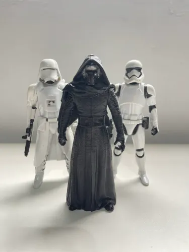 Bonecos STAR WARS Hasbro 15 cm (Kylo Ren e Troopers)