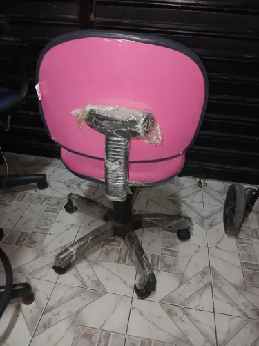 Cadeira secretária rosa
