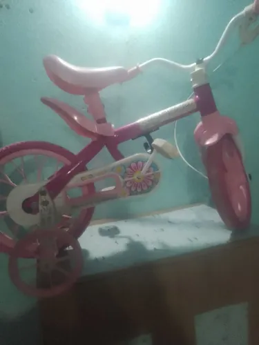 Vendo essa bicicleta infantil feminina usada poucas vezes 