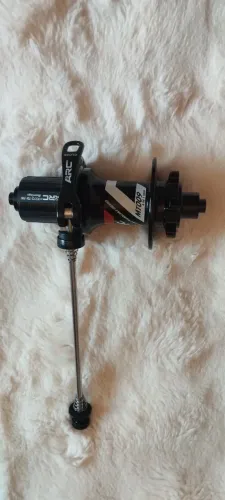 Cubo Traseiro Arc MT009 HG Rolamentado com Blocagem de 36 Furos