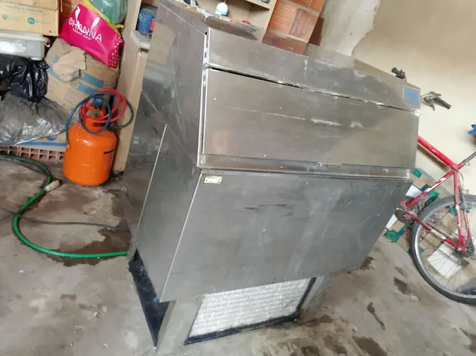máquina de gelo cubo