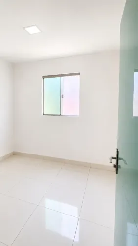 VENDE-SE CASA EM CONDOMÍNIO