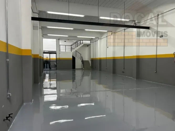 Galpão Comercial de 348,60m² à Venda em Taboão da Serra-SP, Bairro Núcleo Residencial Isab