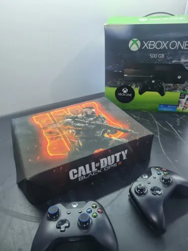 Xbox One com 2 controles, fonte original e 90 dias de garantia