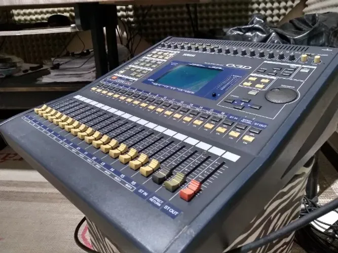 MESA DE SOM DIGITAL -- YAMAHA O3D
