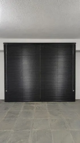 Persiana Horizontal Preta 2,10m x 1,60m