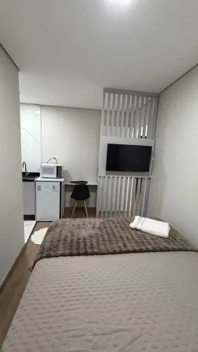 Studio completo moderno bem localizado