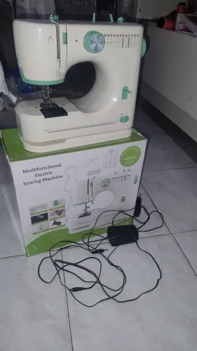 VENDO MÁQUINA ELÉTRICA DE COSTURA FHSM-520