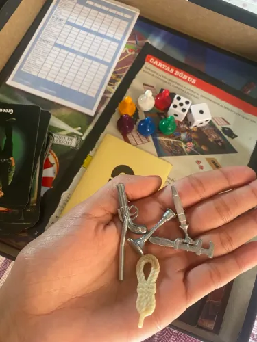 Jogo de tabuleiro CLUE 