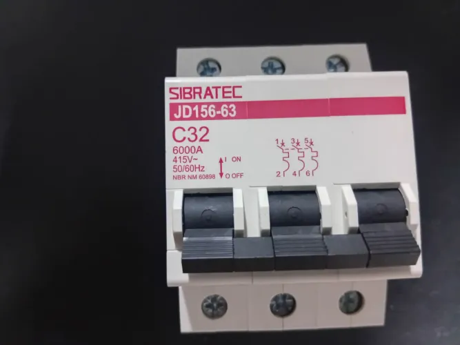 Disjuntor trifásico 10A 16A 20A 25A 32A