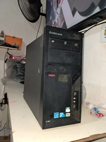 Vendo esse CPU lenovo com defeito pra retirar peças peças 