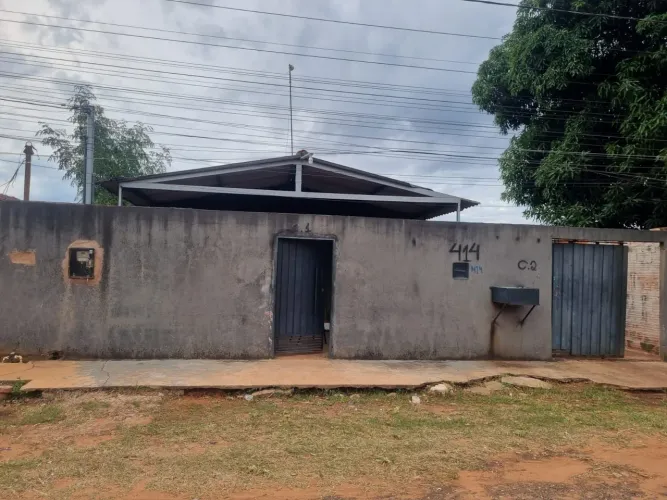 2 casas com muro dividido terreno 12x30