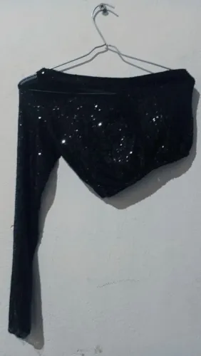 Roupas semi novas.