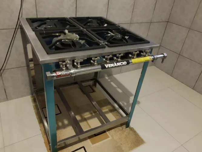 Fogão industrial Venâncio 4 bocas em inox