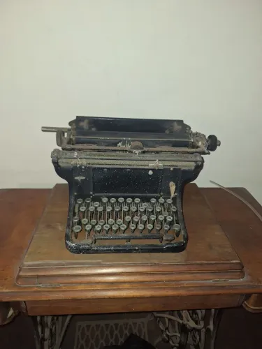máquina de escrever antiga