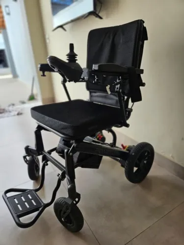 Cadeira de rodas motorizada Powerlite pop dobravel preta