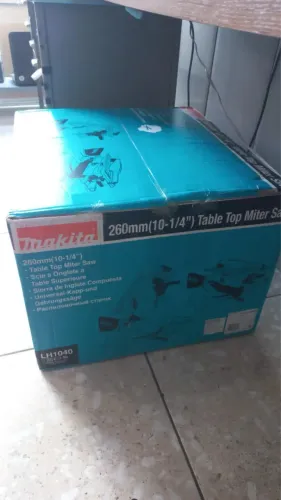 Vendo Uma Serra de Mesa Makita 260mm ( "10-1/4" ) Modelo: LH1040 ( 220V ).
