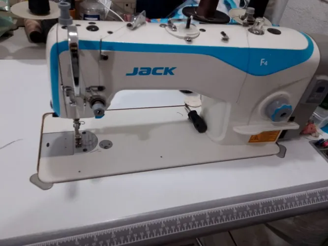 Máquina de costura reta industrial
