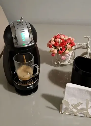 Cafeteira Nescafe Dolce Genio Gusto 2