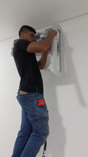 Eletricista de reparos 