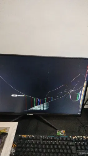 Vendo monitor tá só com a tela quebrada de 24 polegadas 