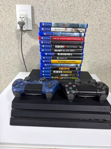 Ps4 pro , 2 controle e 15 jogos