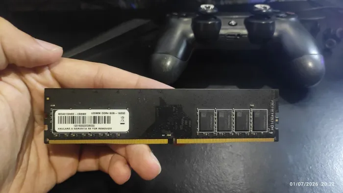 Memória RAM DDR4 UDIMM de 8 GB 2400MHz em excelente estado.