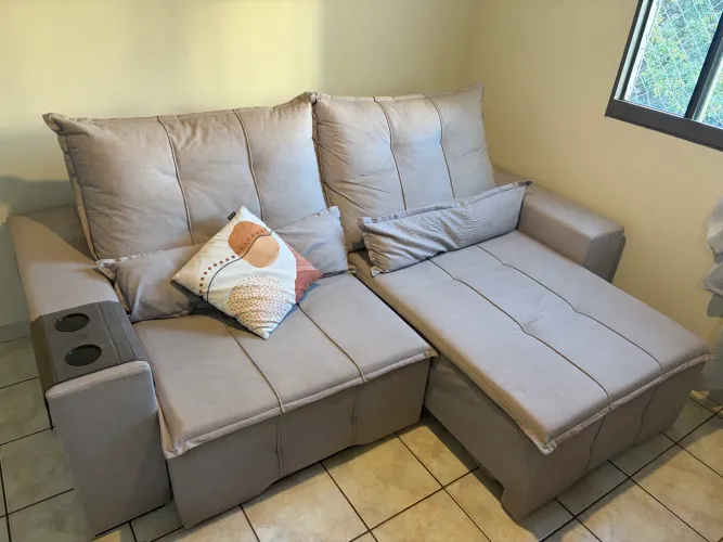 Sofá retrátil cinza 