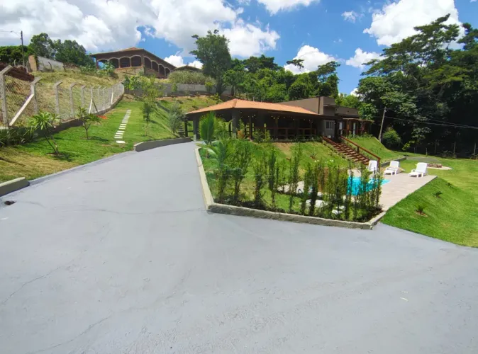Casa de 286m² com 03 quartos sendo 01 suíte para venda - Centro