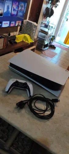 Playstation 5 com controle, cabos, caixa e manuais