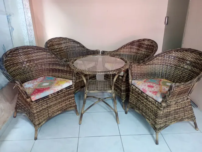 CADEIRAS + MESA = VENDO URGENTE