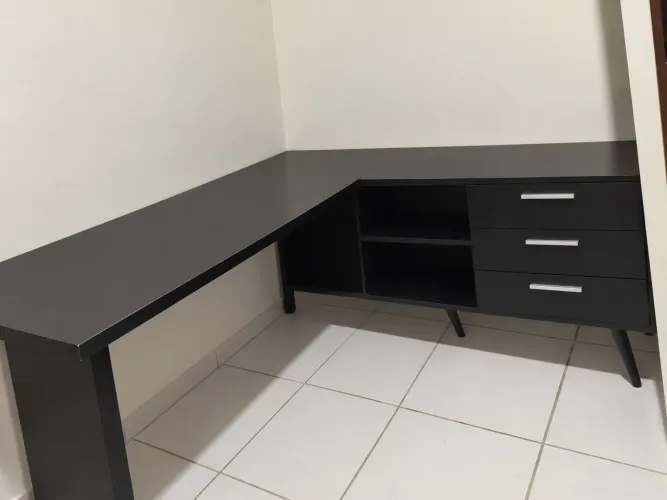 Mesa de escritório em L com gavetas - excelente estado