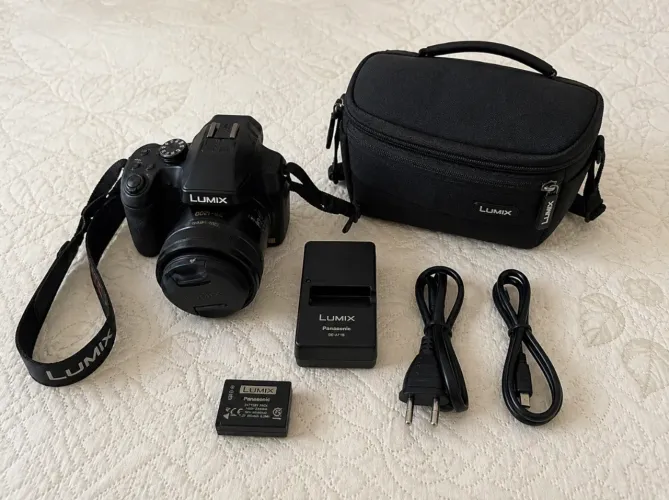 Câmera Panasonic Lumix DMC- FZ1000 (modelo 4K Ultra HD)