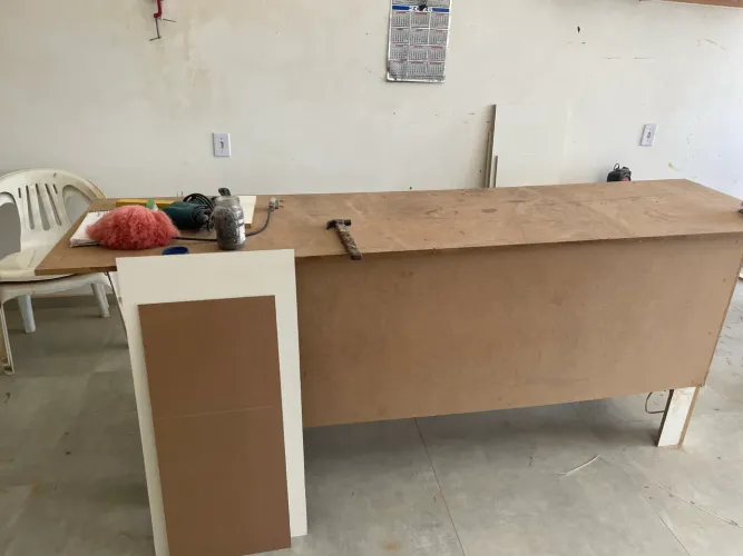 Vendo Serra , furadeira de coluna e duas bancadas para marcenaria 