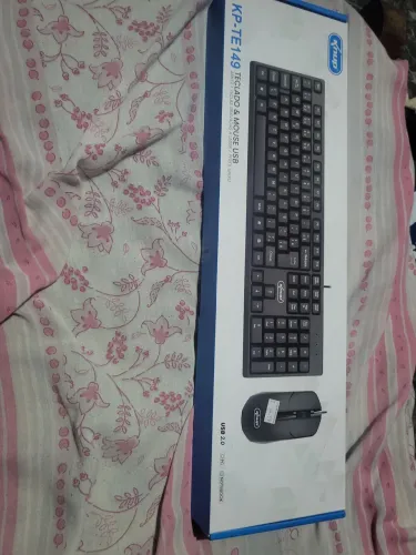 Teclado e mouse semi-novo 