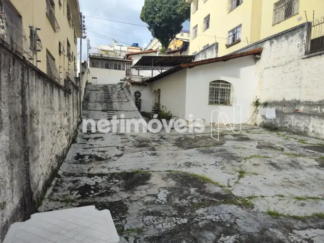 Lote localizado no bairro Nova Suiça, com área de 400 m²;