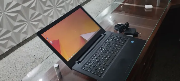 Notetbook Lenovo 4gb com ssd128 gb bateria boa teclado numérico