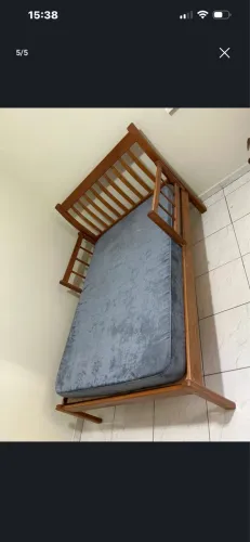 Vendo cama solteiro semi nova com colchão 