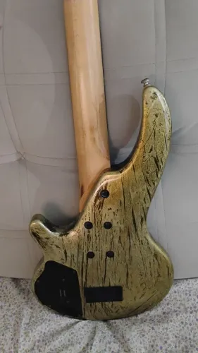 Baixo cort 4 cordas Fletless 