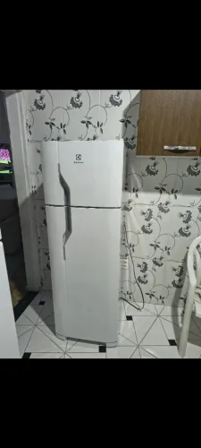 Geladeira Eletrolux semi nova