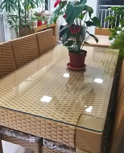 Conjunto Varanda Gourmet: Mesa 1,60m com Tampo de Vidro + 6 Cadeiras em Fibra Sintética