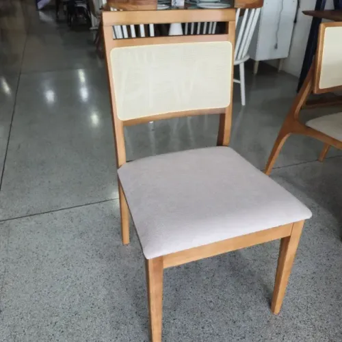 Cadeira Marie com Tela Sintética