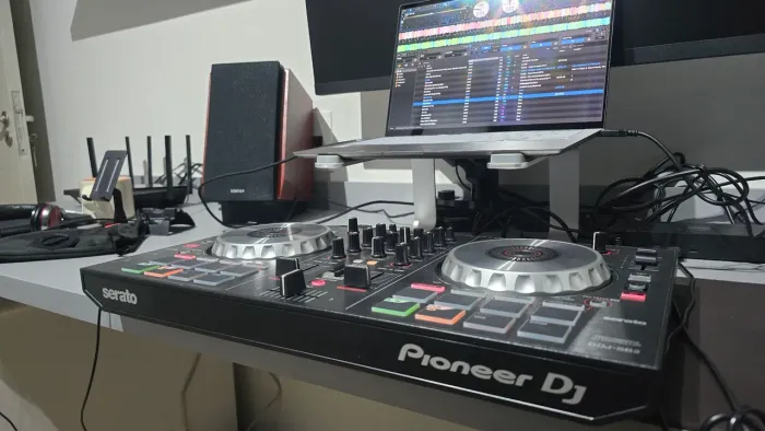 Controladora Pioneer DDJ-SB2 - Estado de Nova (Sem Detalhes, Pouco Uso)