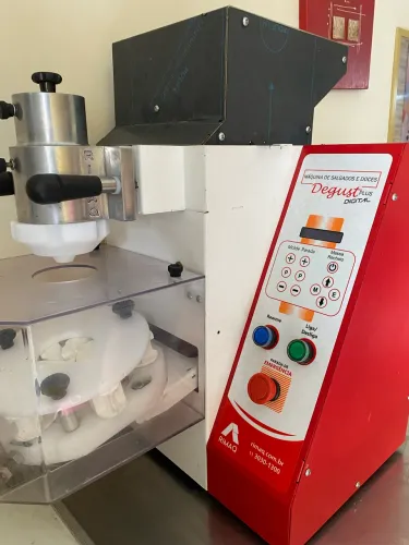 Máquina de salgados, doces e afins 