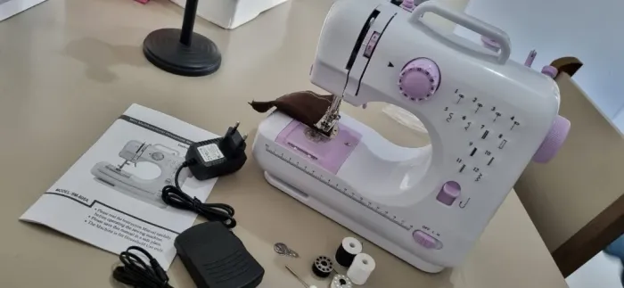 Máquina de Costura Portátil